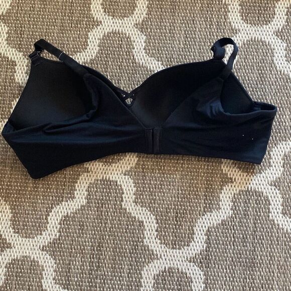 Torrid bra size 46B wire free, push-up plunge bra - Picture 2 of 6